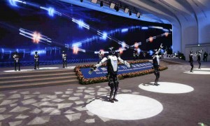 中关村论坛年会开幕式上，机器人打太极、做俯卧撑为何这么稳？